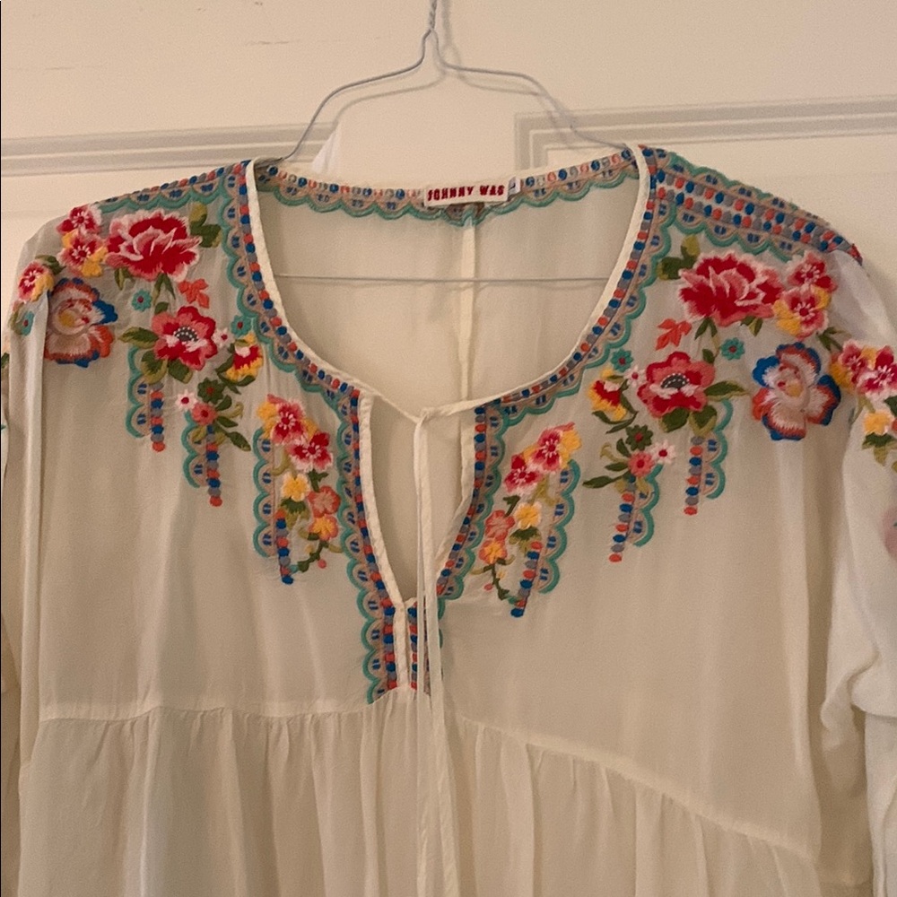 Johnny Was White Embroidered Floral Peasant Top